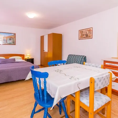 Cozy Emina Near The Sea