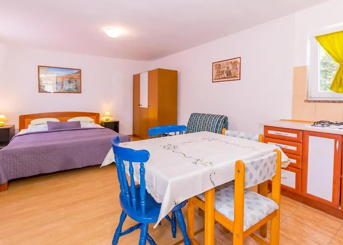 Cozy Emina Near The Sea