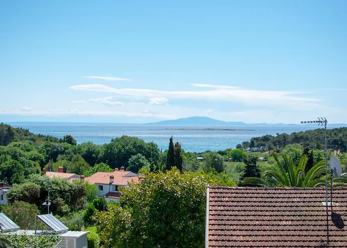 Cozy Emina Near The Sea *