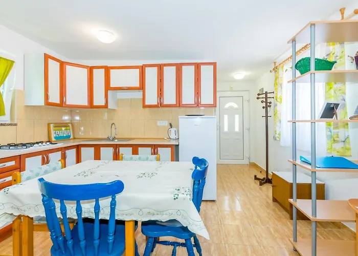 Apartman Cozy Emina Near The Sea *